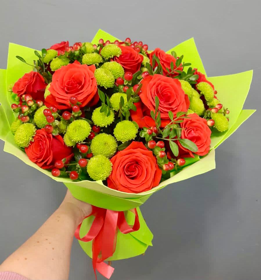 Букет цветов из: Хризантемы и Розы в Зеленокумске