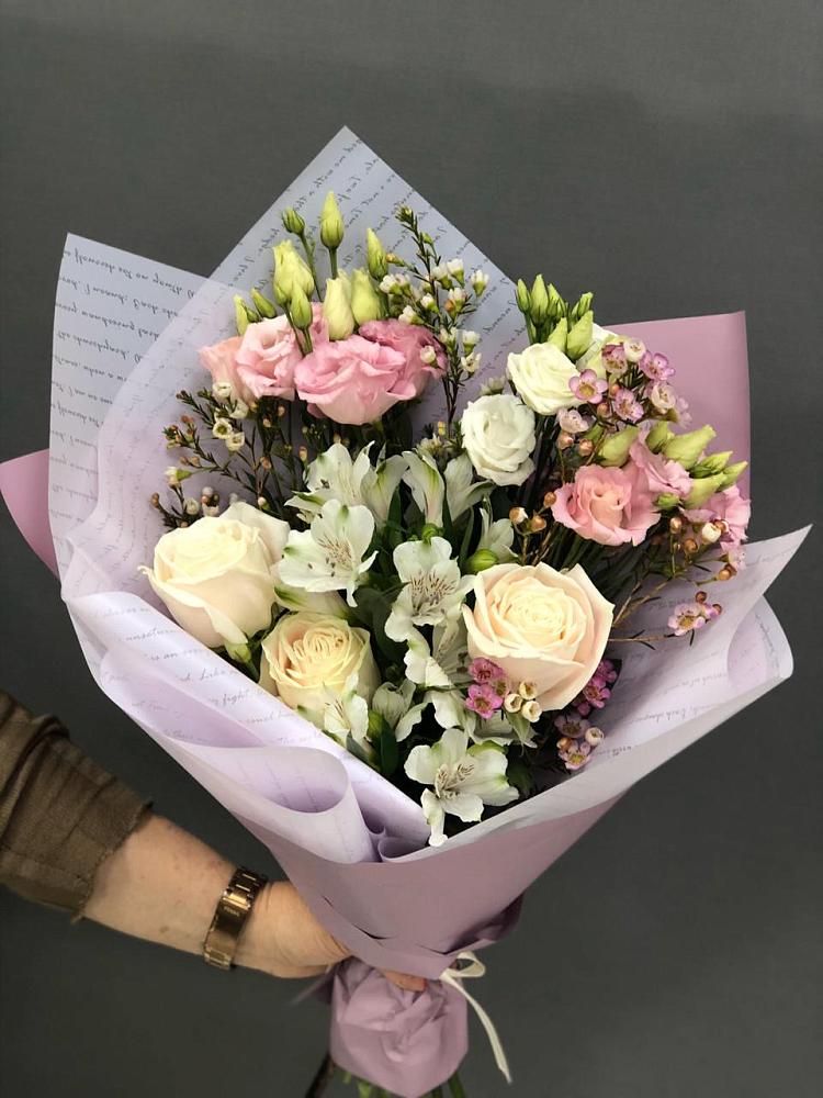 Букет цветов из: Альстромерии, Розы и Лизиантусы в Зеленокумске