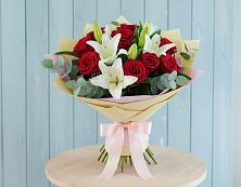 Букет цветов из:  Лилии и Розы в Зеленокумске