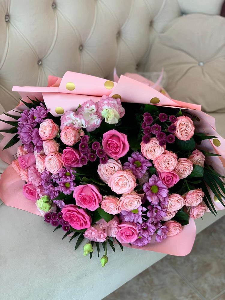 Букет цветов из: Хризантемы, Розы и Лизиантусы в Зеленокумске