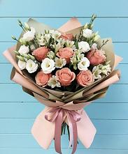 Букет цветов из:  Розы, Альстромерии и Лизиантусы в Зеленокумске