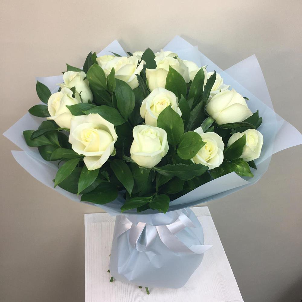 Букет 15 Белых роз Проуд в Зеленокумске