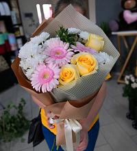 Букет цветов из:  Герберы, Розы и Хризантемы в Зеленокумске