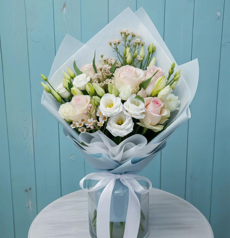 Букет цветов из: Розы и Лизиантусы в Зеленокумске