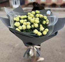 Букет Белые кустовые розы Солинеро в Зеленокумске