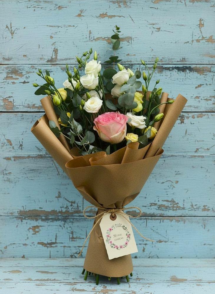 Букет цветов из: Розы и Лизиантусы в Зеленокумске