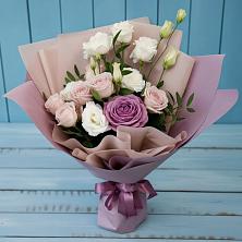 Букет цветов из:  Розы и Лизиантусы в Зеленокумске