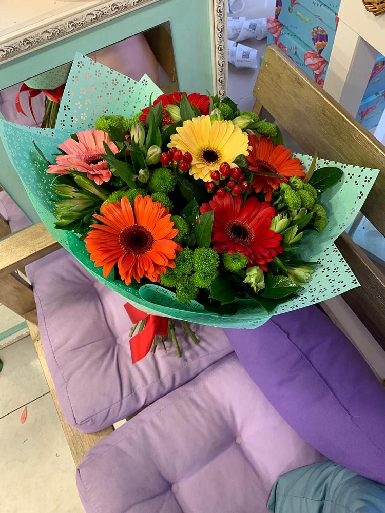 Букет цветов из: Герберы, Хризантемы и Альстромерии в Зеленокумске