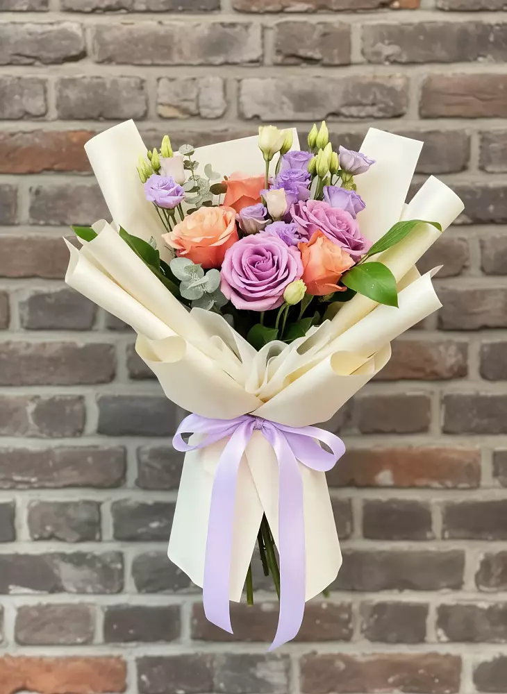 Букет цветов из: Лизиантусы и Розы в Зеленокумске