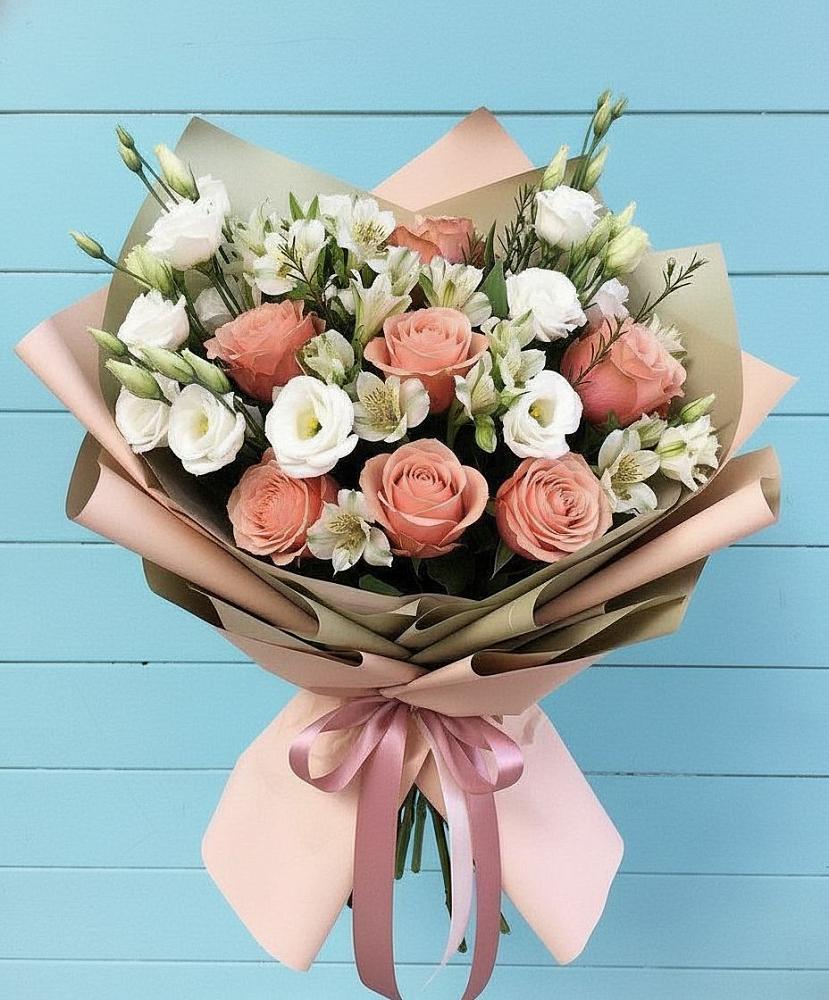 Букет цветов из: Розы, Альстромерии и Лизиантусы в Зеленокумске