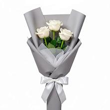 Букет 3 белые розы в Зеленокумске