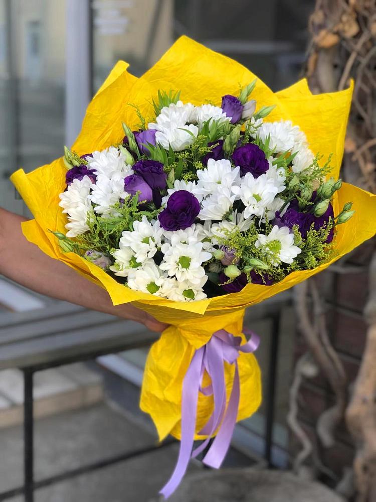 Букет цветов из: Ирисы, Хризантемы и Ромашки в Зеленокумске