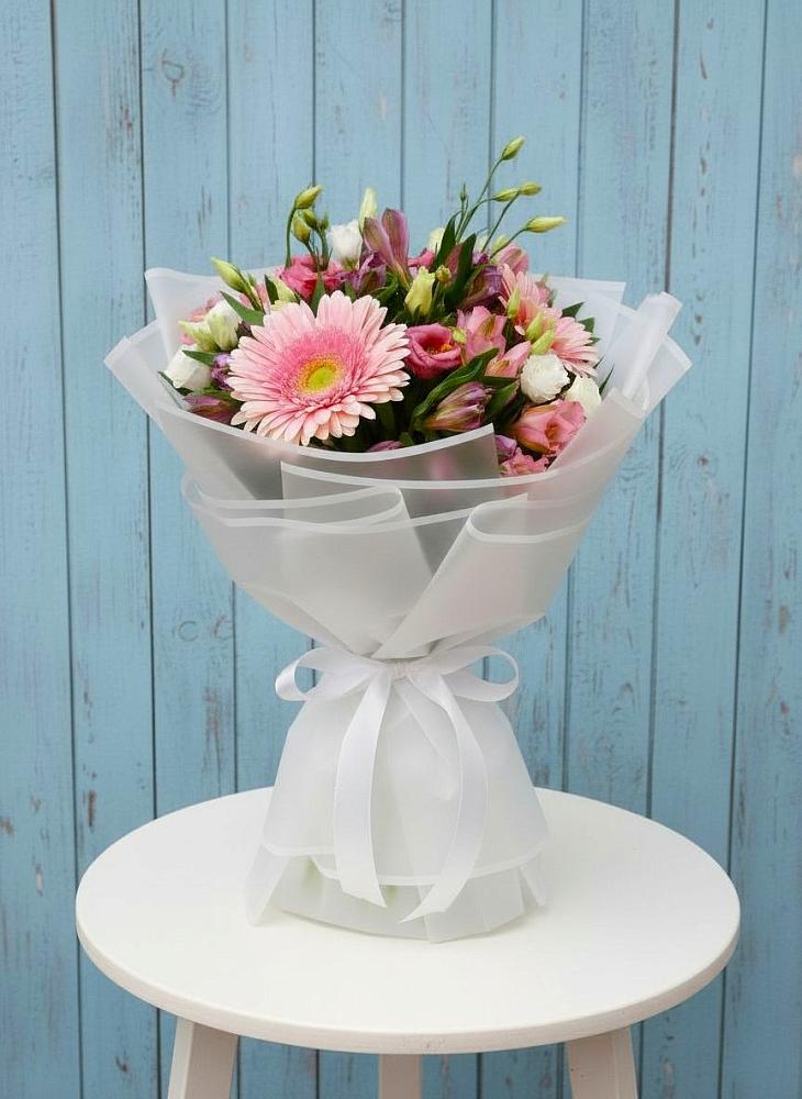 Букет цветов из: Герберы, Альстромерии и Лизиантусы в Зеленокумске