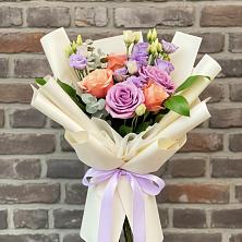 Букет цветов из:  Лизиантусы и Розы в Зеленокумске