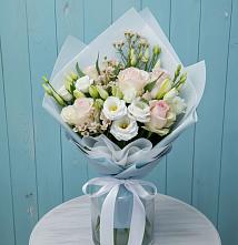 Букет цветов из:  Розы и Лизиантусы в Зеленокумске