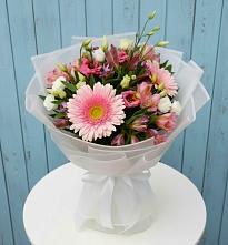 Букет цветов из:  Герберы, Альстромерии и Лизиантусы в Зеленокумске