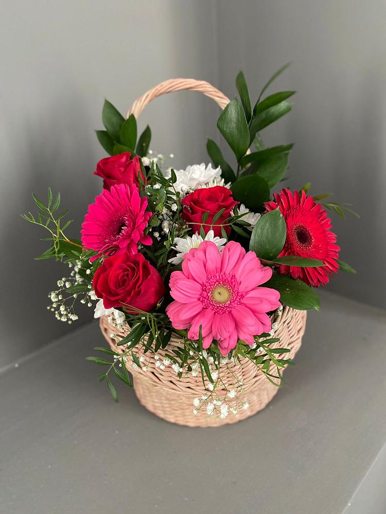 Цветочная композиция из Розы, Хризантемы и Герберы в корзине в Зеленокумске