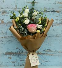 Букет цветов из:  Розы и Лизиантусы в Зеленокумске