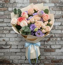 Букет цветов из:  Розы, Лизиантусы и Гвоздики в Зеленокумске