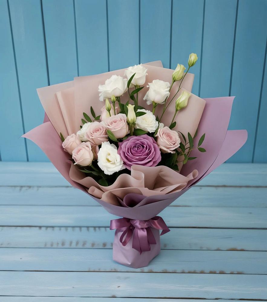 Букет цветов из: Розы и Лизиантусы в Зеленокумске